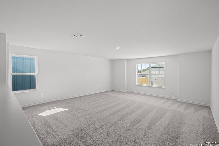 Spacious, unfurnished interior of a new home in Davis Ranch, San Antonio (Image 23).