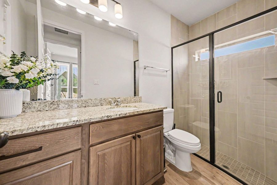 Secondary bathroom with a glass-standing shower. Secondary bathroom with a glass-standing shower.