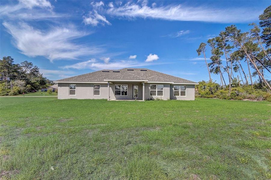 Exterior details and patio area of a home in , Ocala (Image 4).