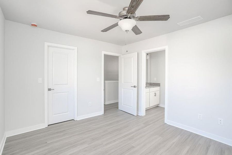 Spacious, unfurnished interior of a new home in , Fayetteville (Image 7).