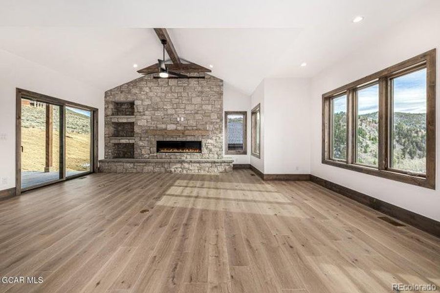 Spacious, unfurnished interior of a new home in , Granby (Image 39).