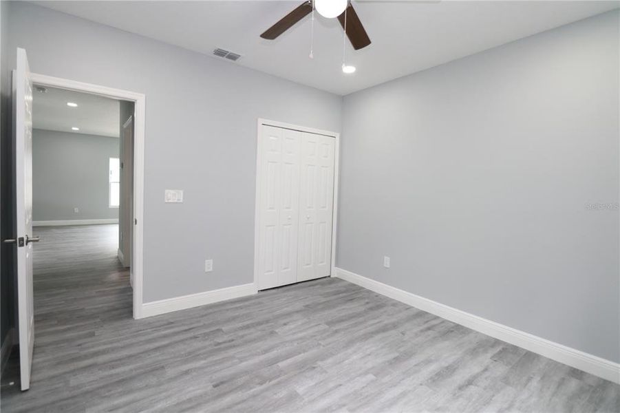 Spacious, unfurnished interior of a new home in , Tampa (Image 9).