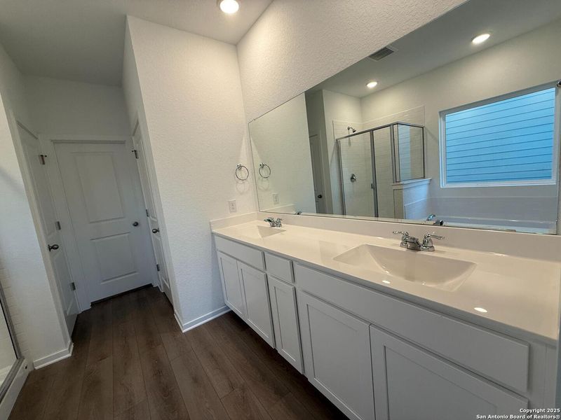 Furnished interior view inside a new home in Meadows at Hennersby Hollow 40's, San Antonio (Image 12). Furnished interior view inside a new home in Meadows at Hennersby Hollow 40's, San Antonio (Image 12).