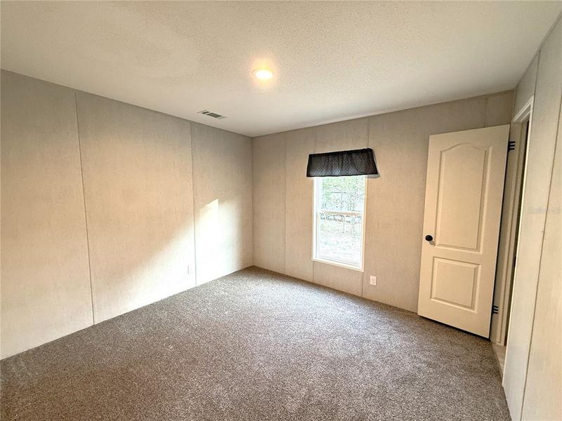 Spacious, unfurnished interior of a new home in , Williston (Image 9).