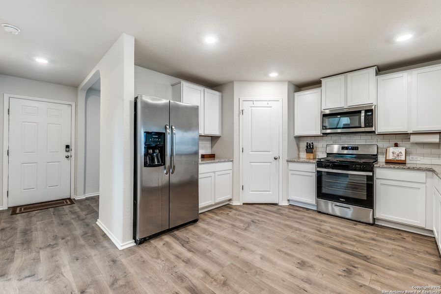 Furnished interior view inside a new home in Copper Canyon, Bulverde (Image 19). Furnished interior view inside a new home in Copper Canyon, Bulverde (Image 19).