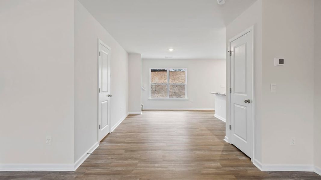 Spacious, unfurnished interior of a new home in Hawk Ridge, Anderson (Image 19).