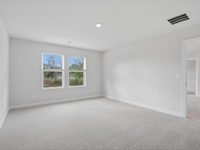 Spacious, unfurnished interior of a new home in Brayfield Manor - Signature Collection, Wellford (Image 17).