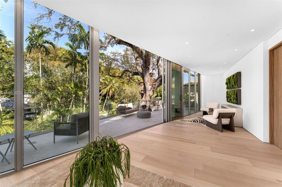 Exterior details and patio area of a home in , Miami (Image 43).