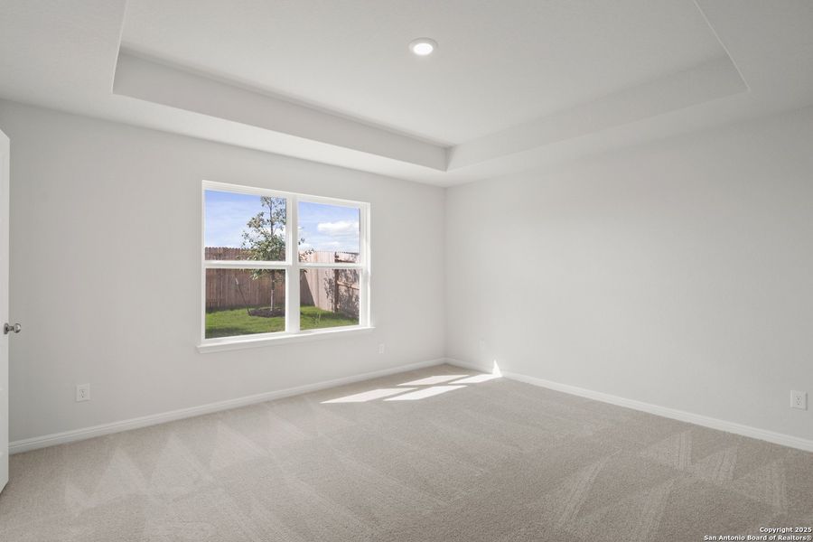 Spacious, unfurnished interior of a new home in Timber Creek, San Antonio (Image 18).