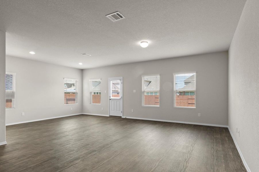 Spacious, unfurnished interior of a new home in Oaks at San Gabriel, Georgetown (Image 27).