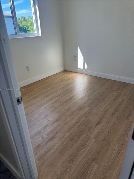 Spacious, unfurnished interior of a new home in , Port Charlotte (Image 16).