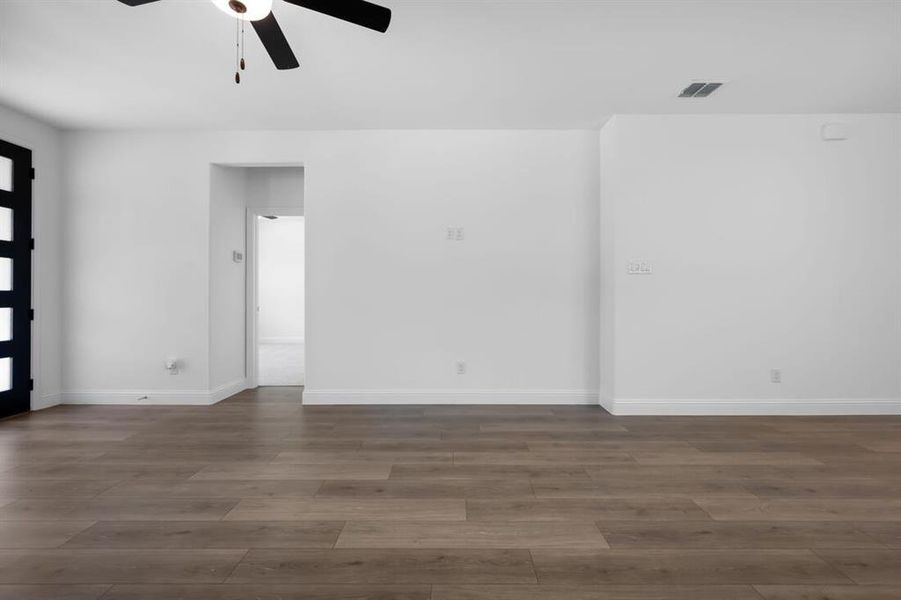 Spacious, unfurnished interior of a new home in North Sky Celina, Celina (Image 25). Spacious, unfurnished interior of a new home in North Sky Celina, Celina (Image 25).