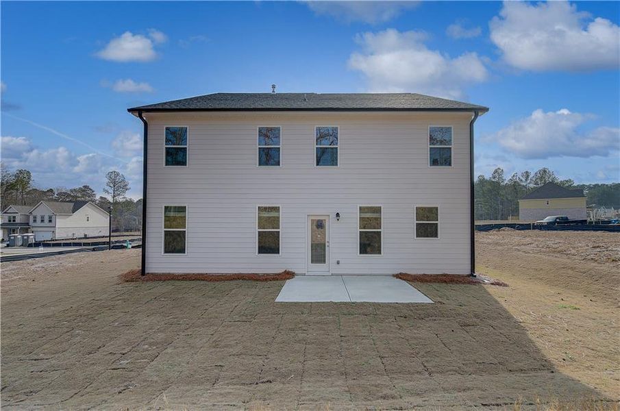 Exterior details and patio area of a home in Hamilton Lakes, Lawrenceville (Image 4).