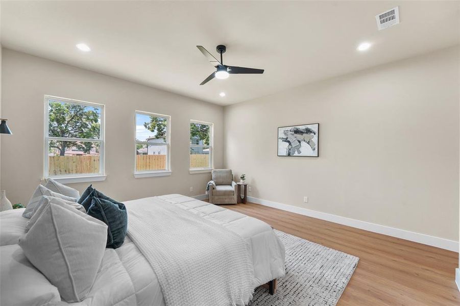 Furnished interior view inside a new home in , Dallas (Image 19). Furnished interior view inside a new home in , Dallas (Image 19).