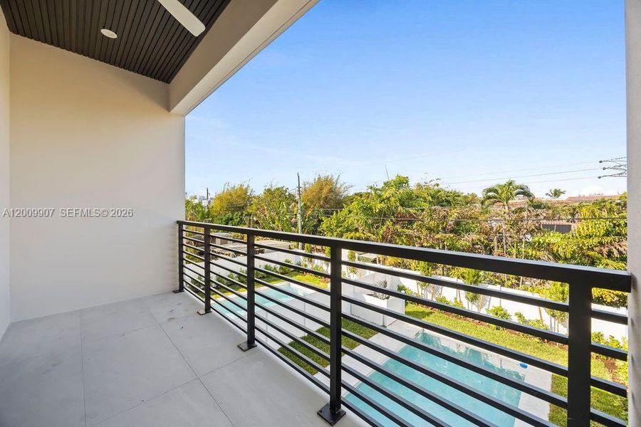 Exterior details and patio area of a home in , Fort Lauderdale (Image 27).