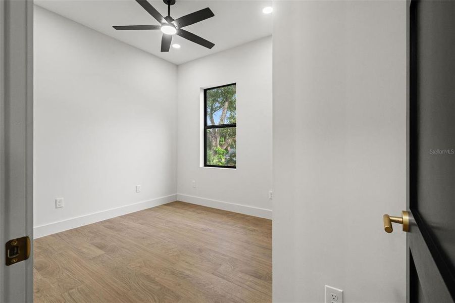 Spacious, unfurnished interior of a new home in , Tampa (Image 28).