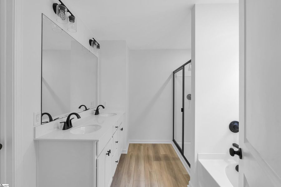 Furnished interior view inside a new home in Sedona, Greenville (Image 10).