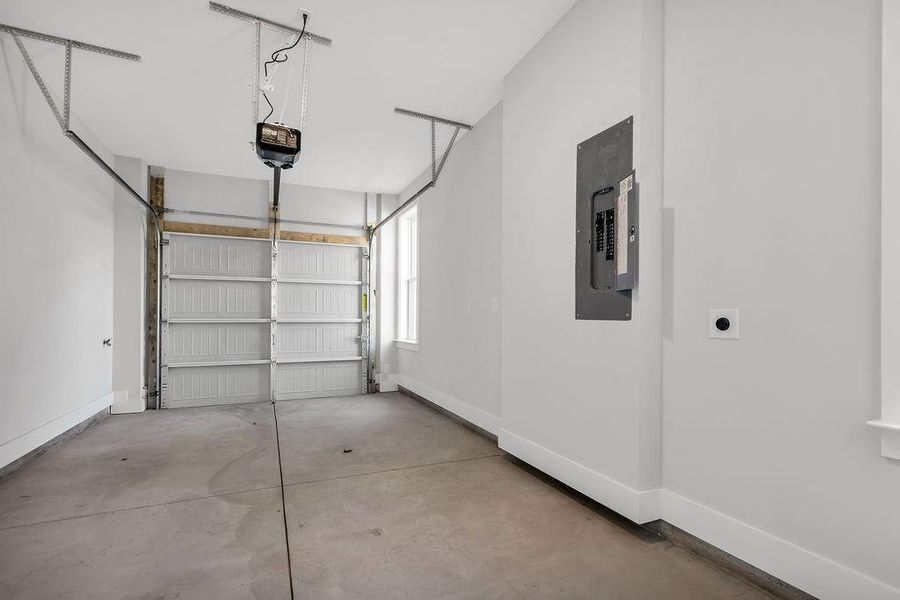 Spacious, unfurnished interior of a new home in Echo Park, Suwanee (Image 16).