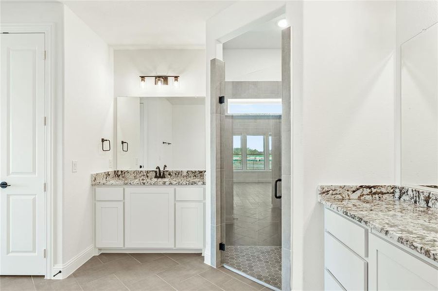 Furnished interior view inside a new home in Glenbrook, Red Oak (Image 9).