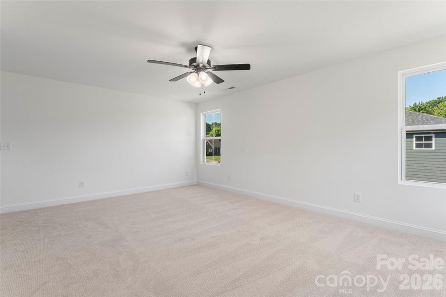 Spacious, unfurnished interior of a new home in , Harrisburg (Image 18).