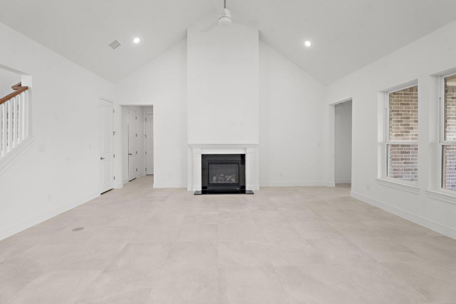 Spacious, unfurnished interior of a new home in Westland Ranch - 70' Homesites, League City (Image 27).