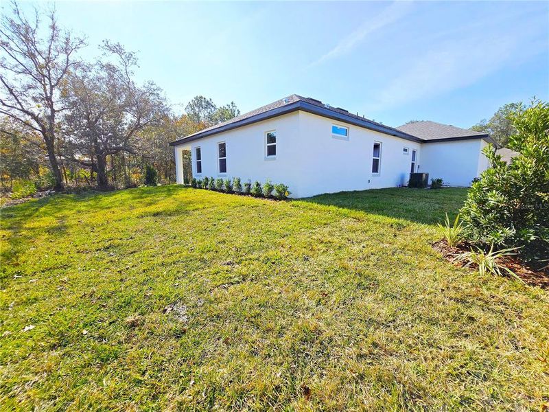 Exterior details and patio area of a home in , Homosassa (Image 4).