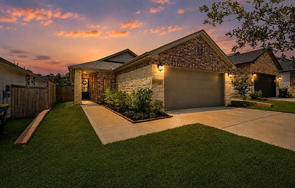 Welcome home to this pristine 3-bed/2-bath/2-car garage home. Welcome home to this pristine 3-bed/2-bath/2-car garage home.