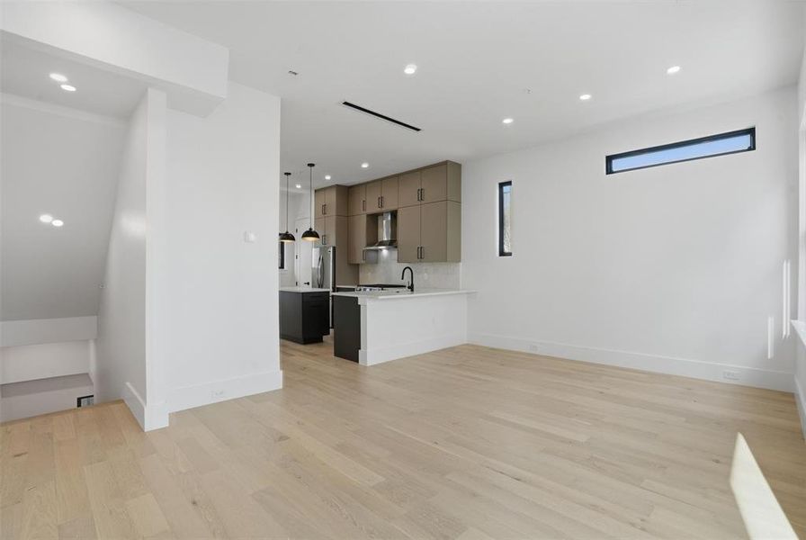 Open living concept - Engineered oak hardwood flooring throughout