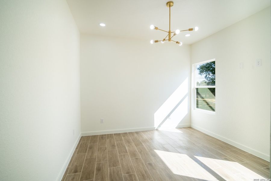 Spacious, unfurnished interior of a new home in , La Vernia (Image 25).