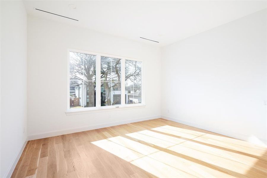 Spacious, unfurnished interior of a new home in , Dallas (Image 19).