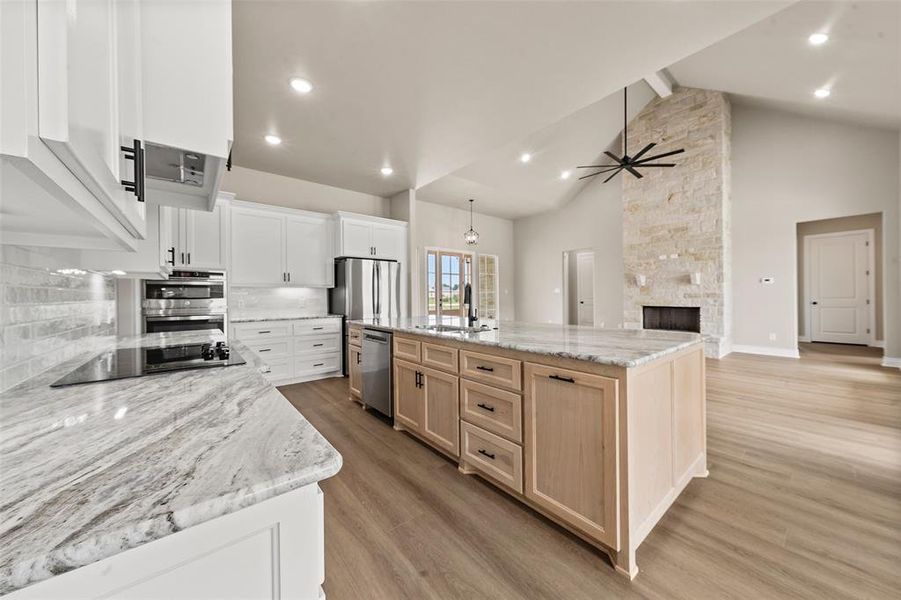 Furnished interior view inside a new home in , Gatesville (Image 7).