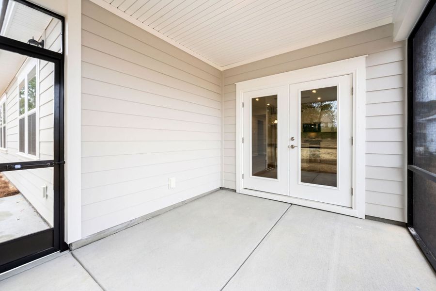 Exterior details and patio area of a home in Salem Bay, Beaufort (Image 4).