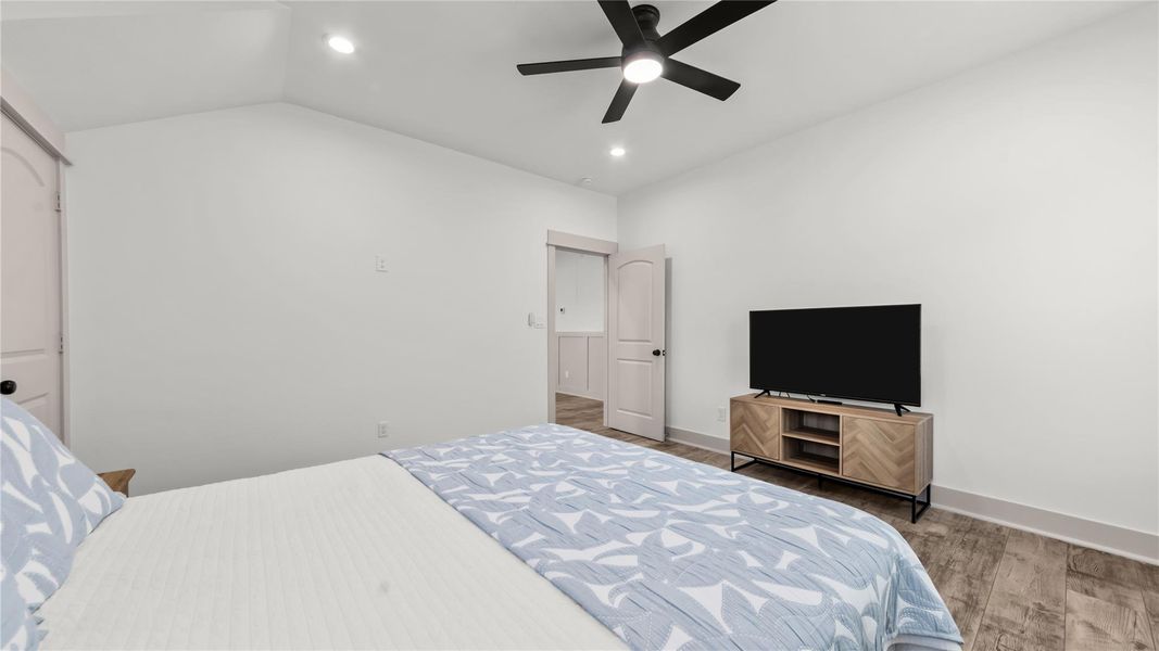 Furnished interior view inside a new home in , Tomball (Image 11).