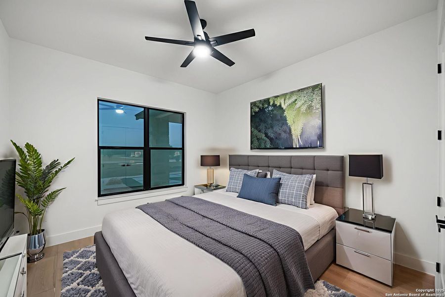 Furnished interior view inside a new home in , Bandera (Image 33).