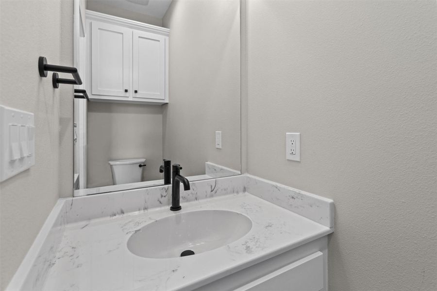 Furnished interior view inside a new home in , Grapeland (Image 7).