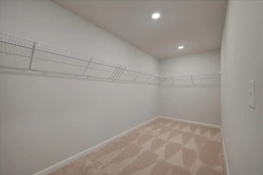 Spacious, unfurnished interior of a new home in Riverbend Overlook, Fayetteville (Image 12).