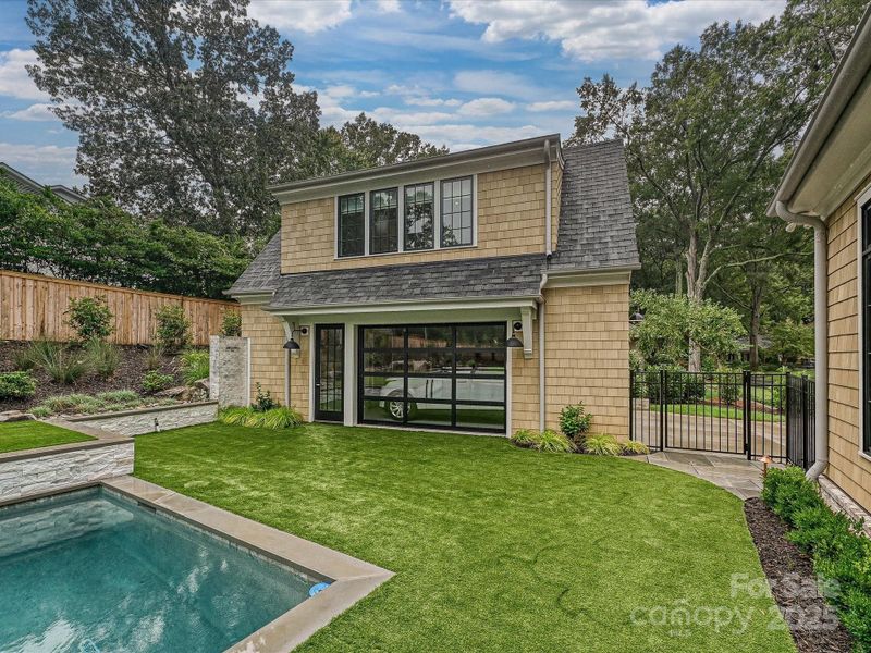 Garage / Guest Suite Garage / Guest Suite