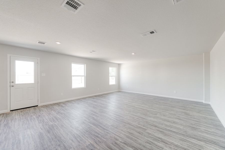 Spacious, unfurnished interior of a new home in Cresson Estates, Godley (Image 18).
