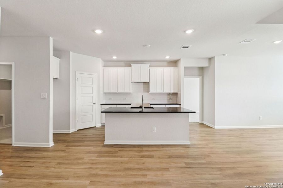 Spacious, unfurnished interior of a new home in Arcadia Ridge - Premier Series, San Antonio (Image 33).
