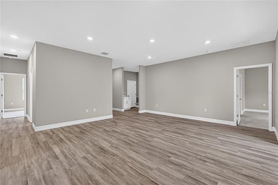 Spacious, unfurnished interior of a new home in , Eustis (Image 29).