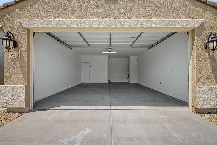 Exterior details and patio area of a home in Bentridge, Buckeye (Image 3).