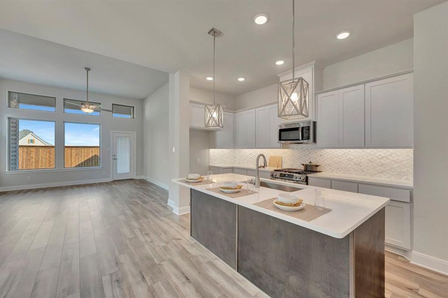 Furnished interior view inside a new home in Creekshaw – Gardens, Royse City (Image 12). Furnished interior view inside a new home in Creekshaw – Gardens, Royse City (Image 12).
