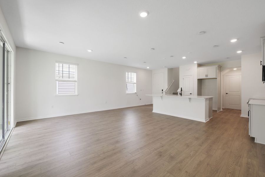 Spacious, unfurnished interior of a new home in Towns at Greenleaf, Oviedo (Image 24).