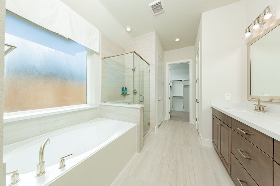 Representative furnished interior of a home built from the Sheffield by Beazer Homes in Bridgeland, Cypress (Image 10).