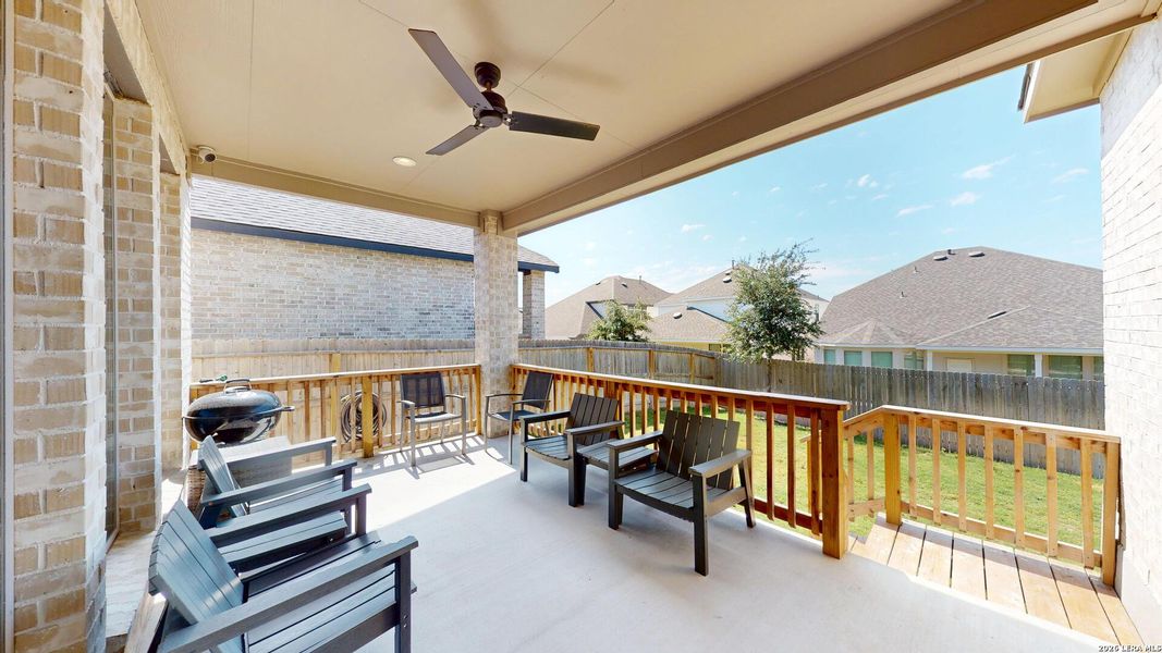 Exterior details and patio area of a home in Bison Ridge, San Antonio (Image 3).