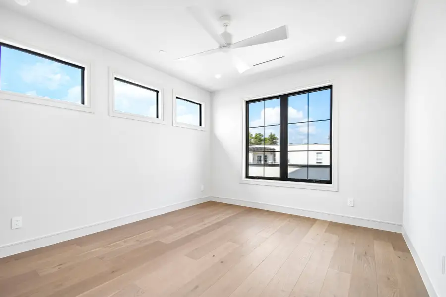 Spacious, unfurnished interior of a new home in The Overlook at Westlake, Austin (Image 40).