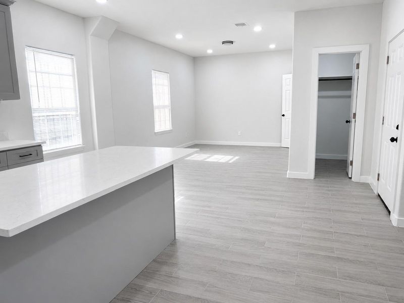 Spacious, unfurnished interior of a new home in , Houston (Image 19).