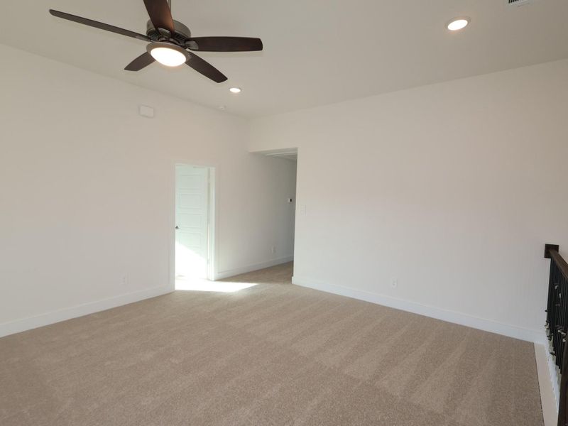 Spacious, unfurnished interior of a new home in Sorella, Tomball (Image 23).