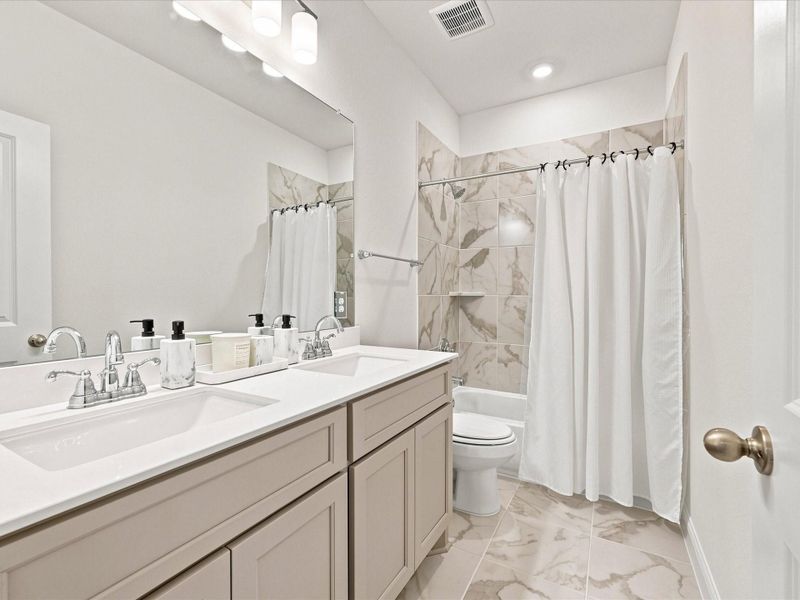 Fun bathroom for Bedroom 4