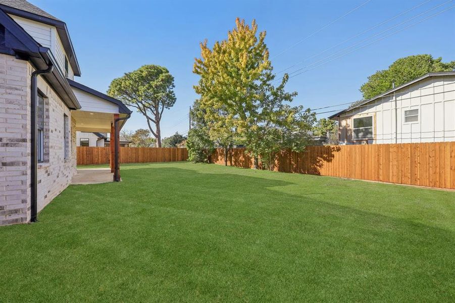 Exterior details and patio area of a home in , Grapevine (Image 28).
